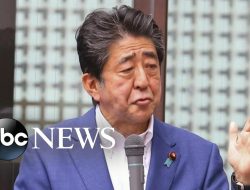 Mantan Perdana Menteri Jepang Shinzo Abe ditembak saat pidato kampanye |  garis malam