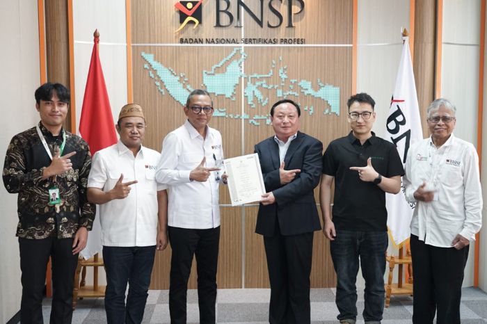 BNSP Serahkan Sertifikat Kompetensi Halal ke 60 WNA dari LHLN, Kolaborasi Internasional Halal