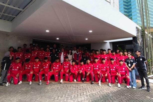 Ketua DPD RI Sultan Najamudin Secara Resmi Melepas Tim Pelajar U-17 Badan Liga Sepak Bola Pelajar Indonesia